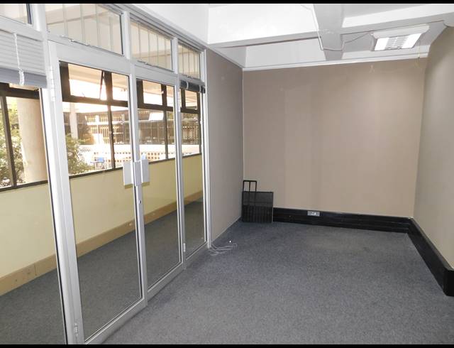 108M² OFFICE TO LET IN FERNDALE